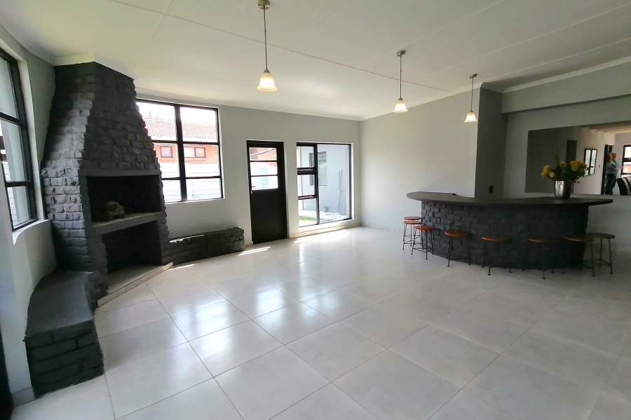 5 Bedroom Property for Sale in Stilbaai Wes Western Cape